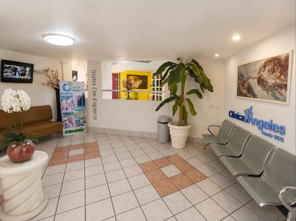 Sala de espera – Clínica Ángeles